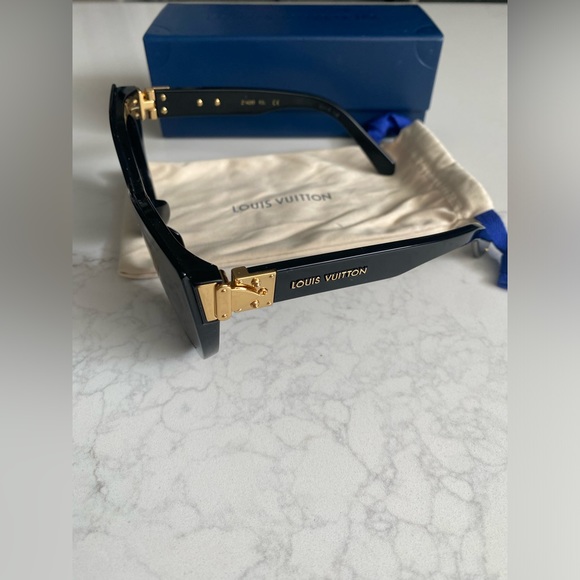 Louis Vuitton Unisex Style Cat Eye Glasses - Picture 5 of 5